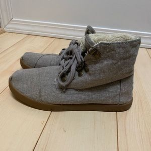 Toms size 6